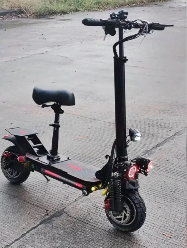 Scooter électrique puissante. Puissance très forte en terrain mixte et en montée avec activation du mode turbo - Image 3