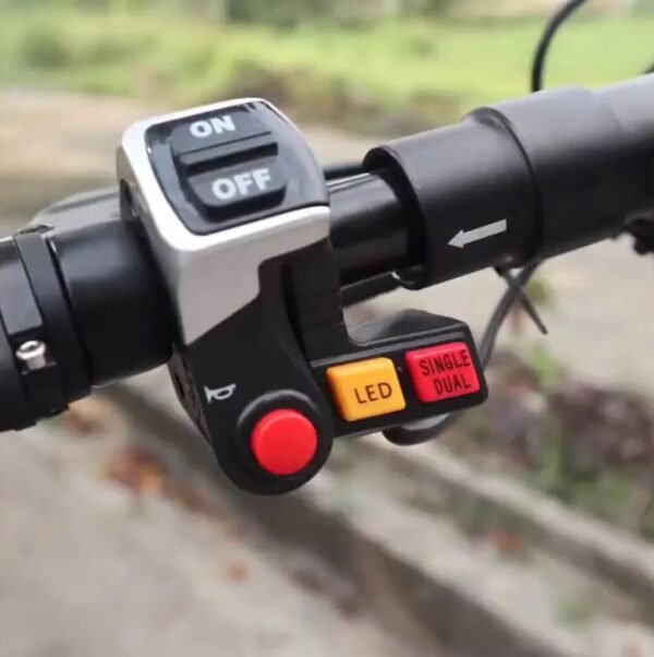Scooter électrique puissante. Puissance très forte en terrain mixte et en montée avec activation du mode turbo - Image 7